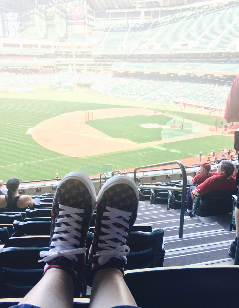 Melizard21's tweet photo. Wearing my @RowOneBrands shoes to the Dback game today. Saturday's color is Black! #OurSeason https://t.co/XswifZ4jYb