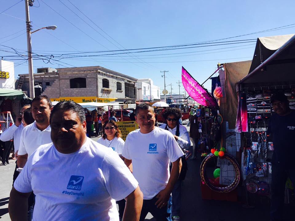JLRiveraRosas38's tweet photo. Visitando a nuestros amigos del mercado de la "Mirasierra" 
Excelente sábado amigos, un abrazote!
@xicotencatl38 @cmoreira38_5 https://t.co/8Zn3t0Q2zu