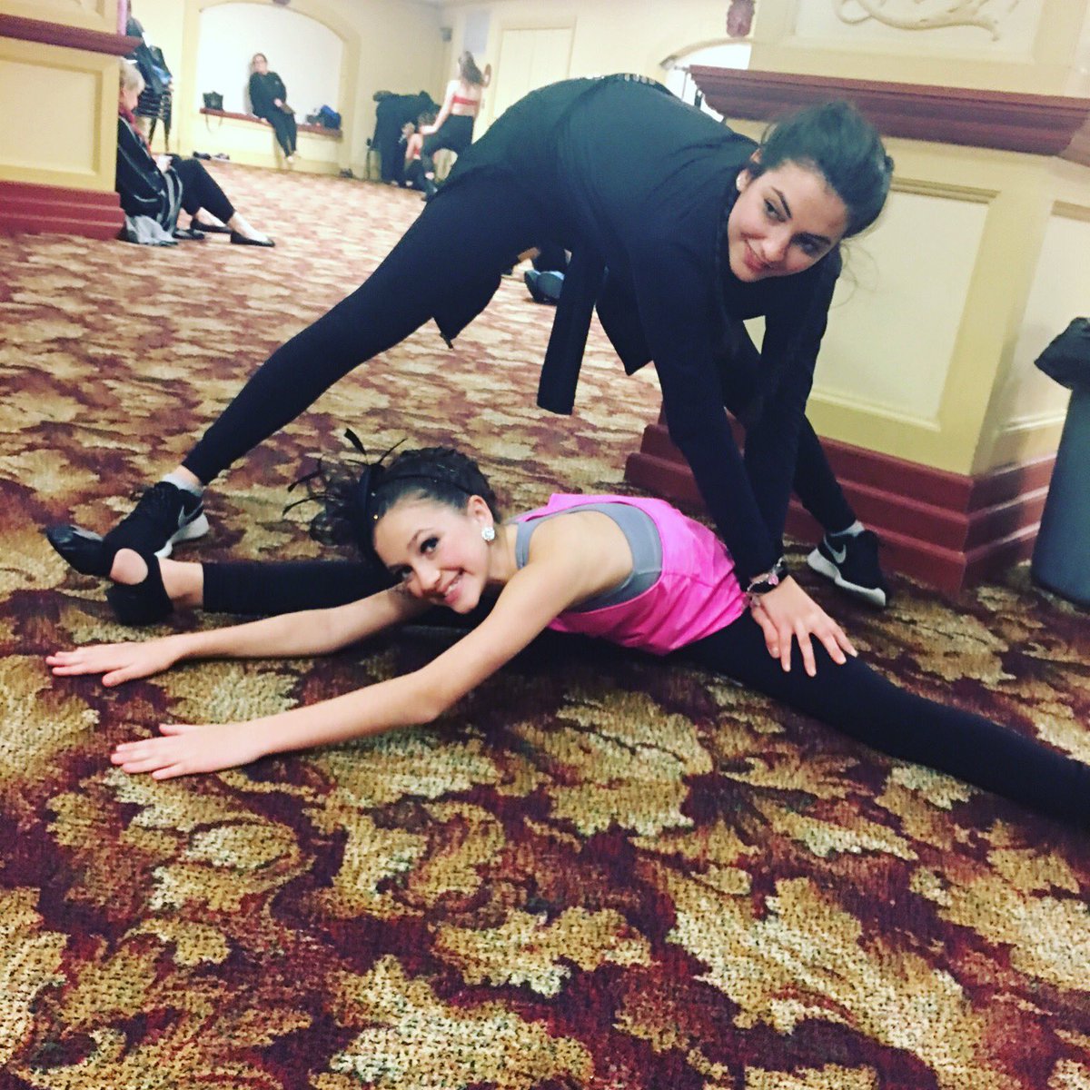 BalletEtc140's tweet photo. Thank goodness for sisters! #balletetc #be2017compteam #enpointejustdance2017 #sisterlylove #be9113 https://t.co/bHheP9fgD1