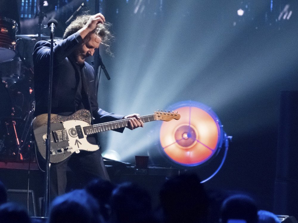 3ative's tweet photo. Pearl Jam Rocks, Snoop Dogg Recalls Smoking Blunts with Tupac, and Journey Kinda-Sorta… https://t.co/AG6DovY0Eh #Music #VPage #Journey https://t.co/HYSx8N1RoW