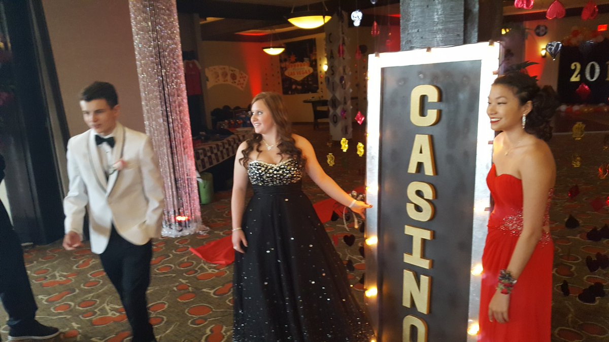 caleb_petet's tweet photo. @CSpringsRIV prom is kicking off great https://t.co/vruK8lAcTD