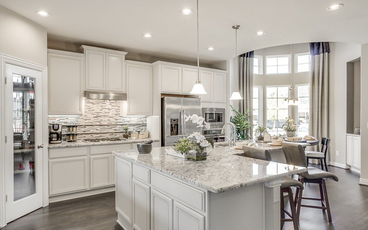 startfreshhome's tweet photo. The Home of the Day: Sunlight fills this stunning kitchen in a #newhome by @CR_Communities in League City TX https://t.co/MxRrtL8oSm https://t.co/r21NpgpvzX