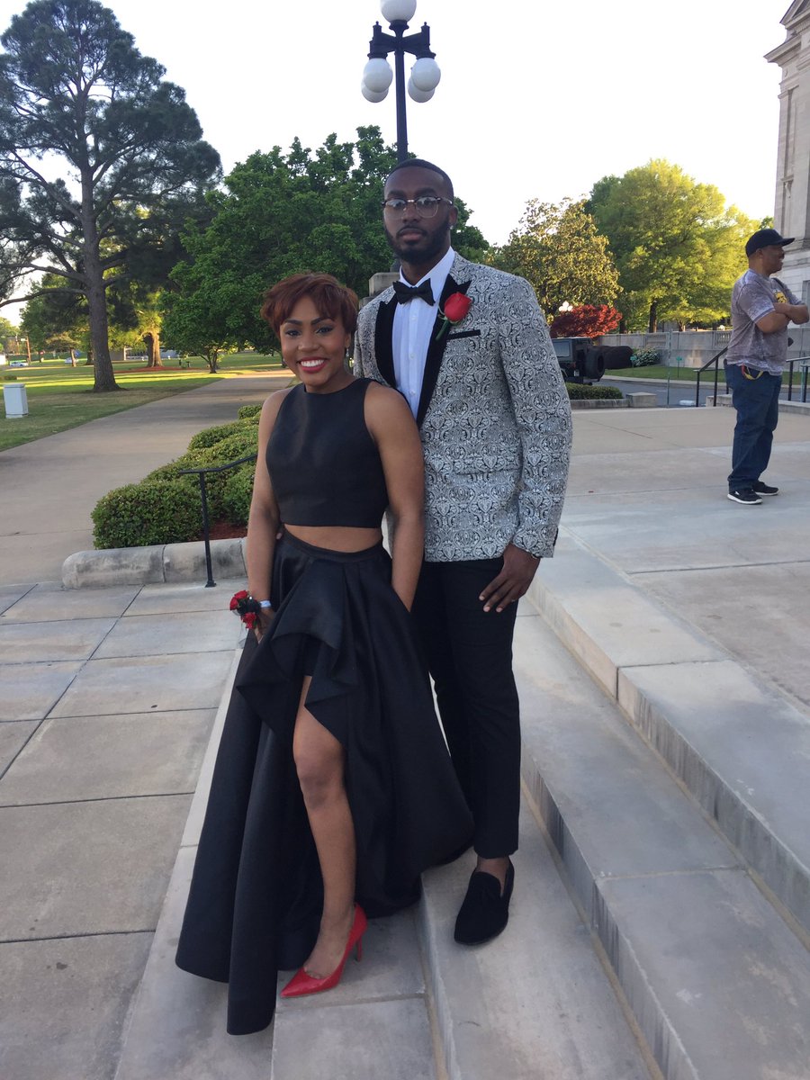 chilloutleek's tweet photo. #CENTRALPROM 2017 https://t.co/oO6XfmAFOv