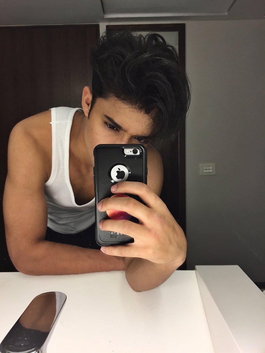 JOELDELE0N's tweet photo. Buenas cosas en camino... #mirrorselfie #CNCO https://t.co/2NllQz2Yqf