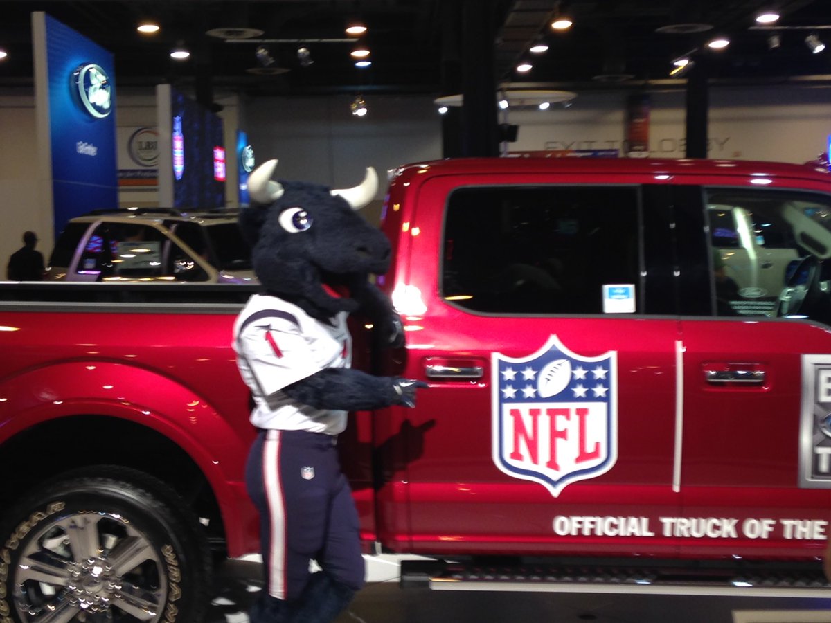 Ford_SarahR's tweet photo. @houstan_texans Toro stopped by the #Ford display! What a great time!! #Houston #Toro #Ford #Htownautoshow https://t.co/Prw54ynUI5