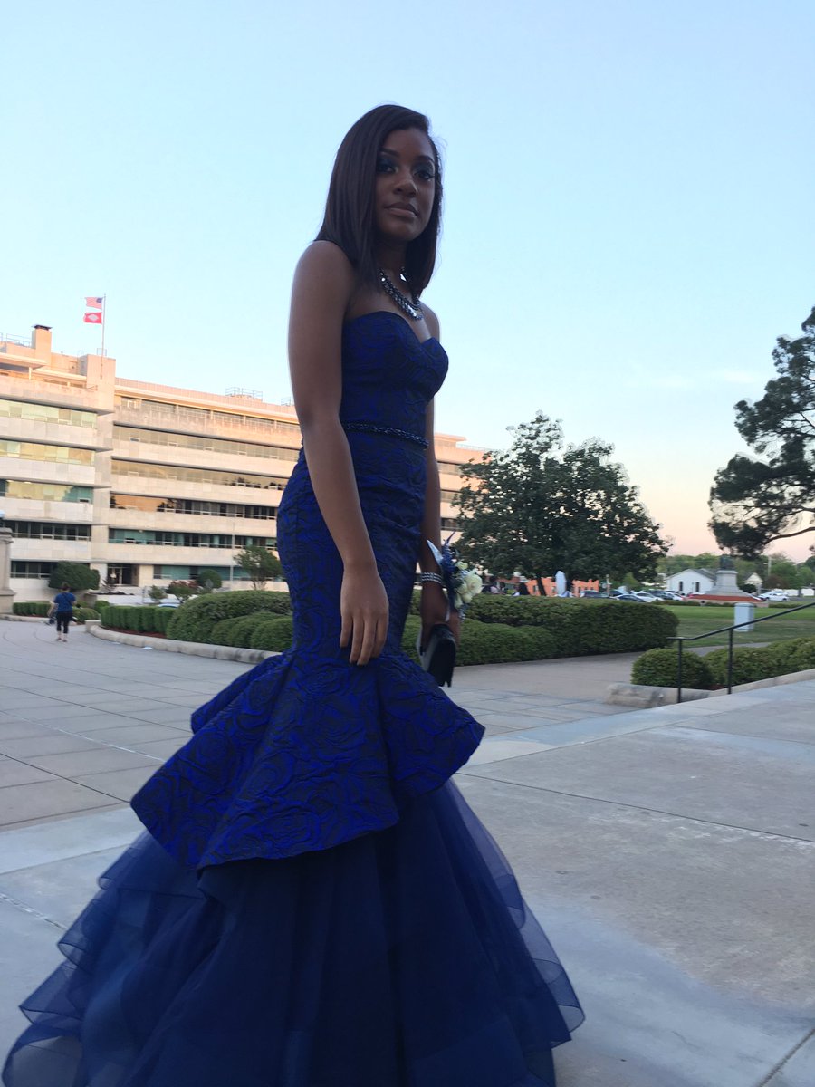 cravetrae's tweet photo. I'm talking baby like stunna.. #prom2k17 #CENTRALPROM https://t.co/kraYTslEaL