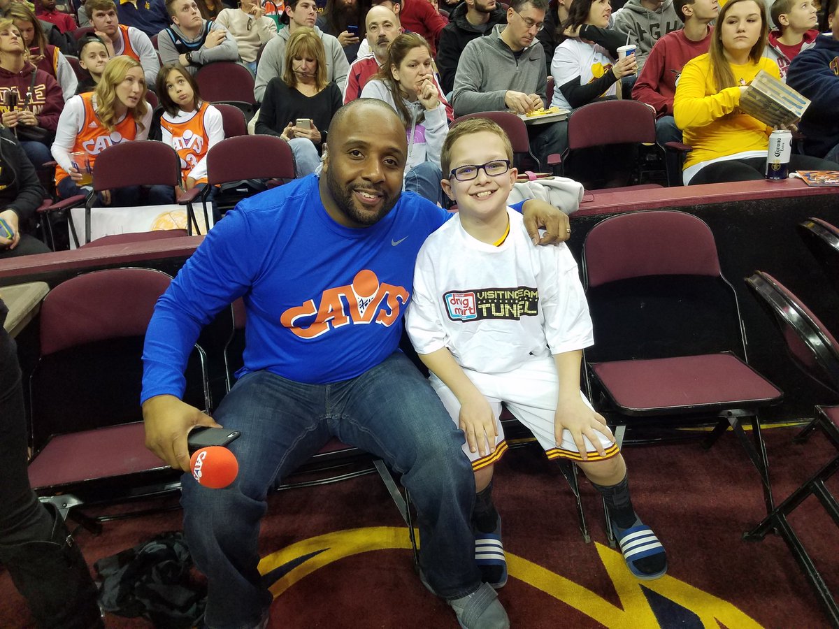 OldManQB's tweet photo. Yo, Ahmad - let's hit dat Humungotron!!
#CLEGlads https://t.co/iXsxFG9lXO
