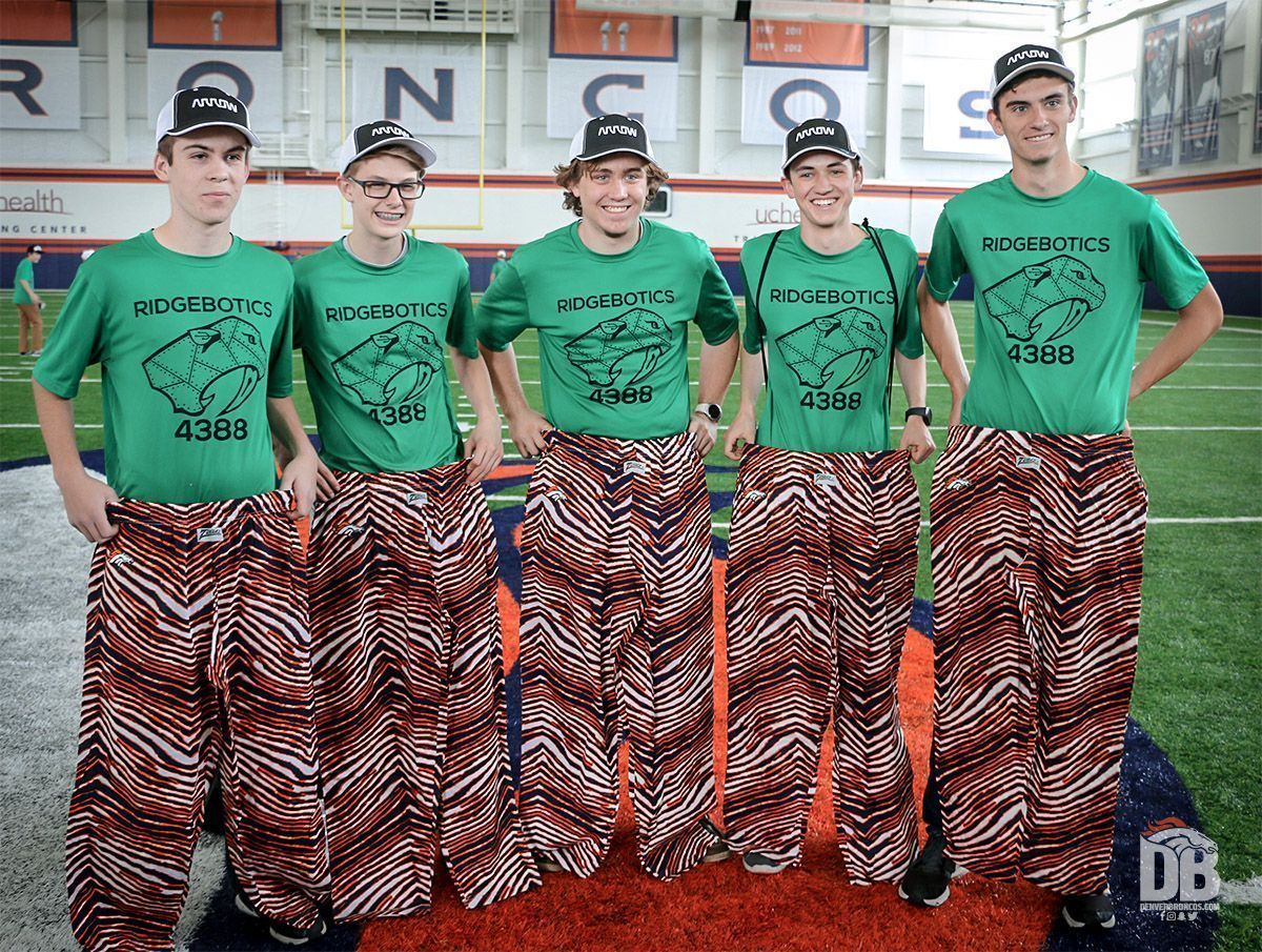 Broncos's tweet photo. #omgrobots: We've teamed w/ @ArrowGlobal to send @Ridgebotics to the 2017 @FIRSTweets Championship in Houston.

📰 » https://t.co/uzxQDYEUss https://t.co/G0oupCN17e