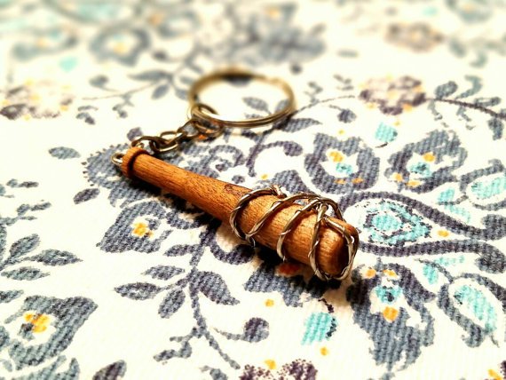 bohoimpressions's tweet photo. #etsy #handmade #TheWalkingDead #amc #etsyshop #bohemianimpressions #lucille #TWD #negan #etsyfind #keychain 
https://t.co/6oirYZKxDR https://t.co/bd2hewzOYr