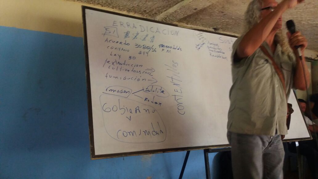 conpicolombia's tweet photo. #CONPI Nariño
Haciendo pedagogía d la implementación sobre el punto cuatro pactado entre @EquipoPazGob @FARC_EPaz
@PAZETNICA #CENPAZ @Ccajar https://t.co/wwaTBGnFol