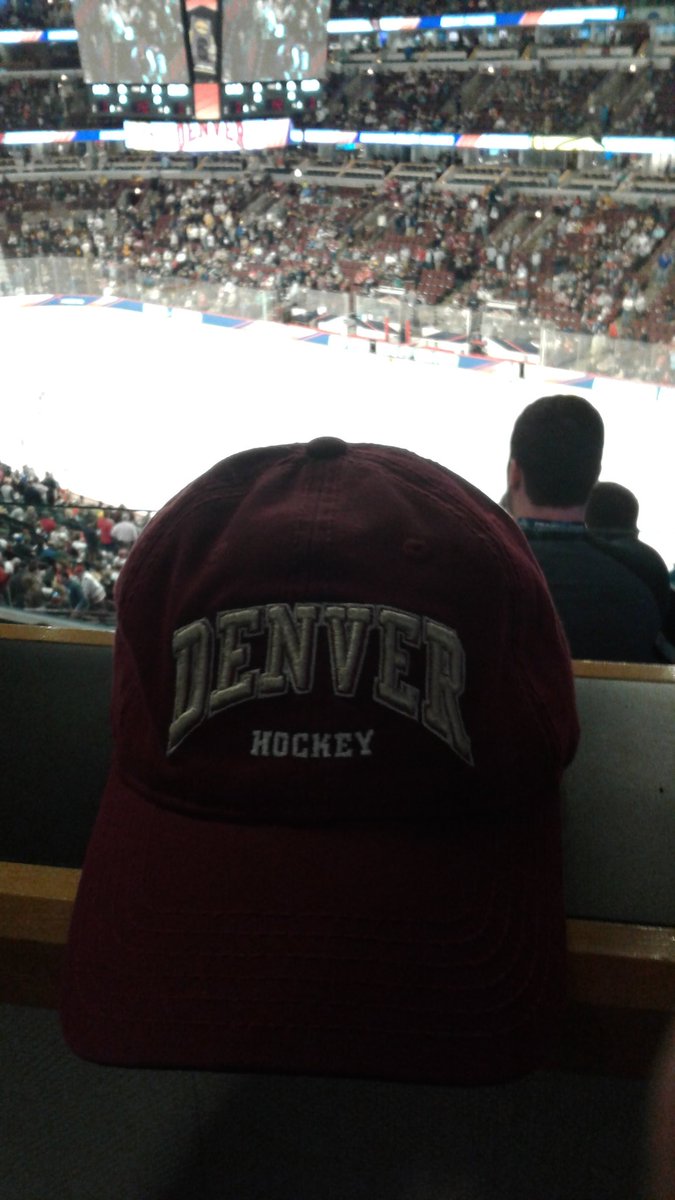 Go #21 Michael Davies  #frozen four # DU Hockey