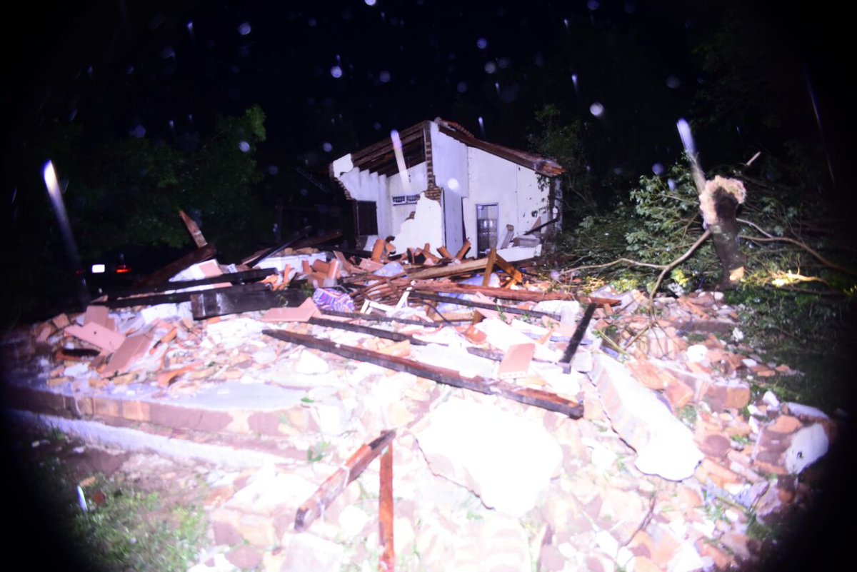 lavozdigital_py's tweet photo. #Destacado Fuerte temporal en Misiones deja al menos una persona fallecida por derrumbe https://t.co/yE01LnOiyc