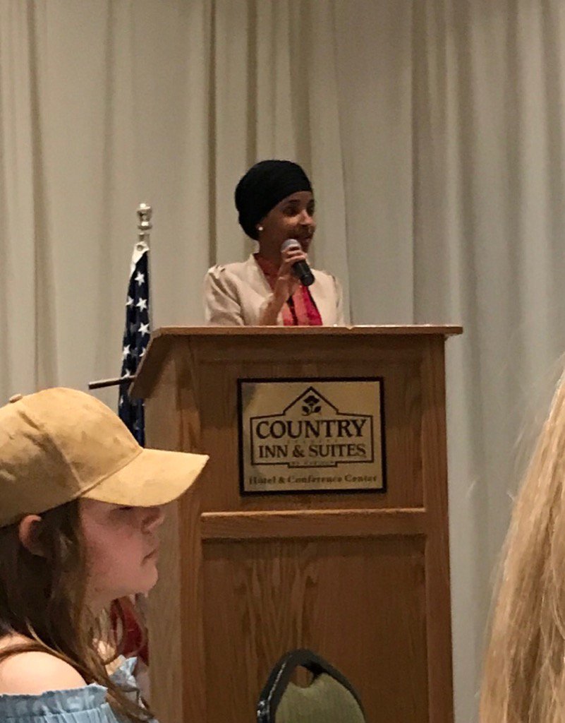 Great speeches tonight at #burtondinner17 especially by keynote <a href="/IlhanMN/">Ilhan Omar</a>!!