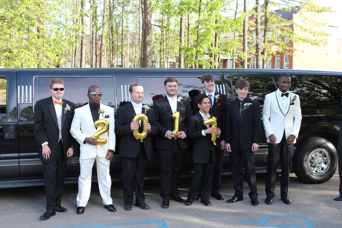 hrf0628's tweet photo. #HHSProm17 https://t.co/U94k7KOMnx