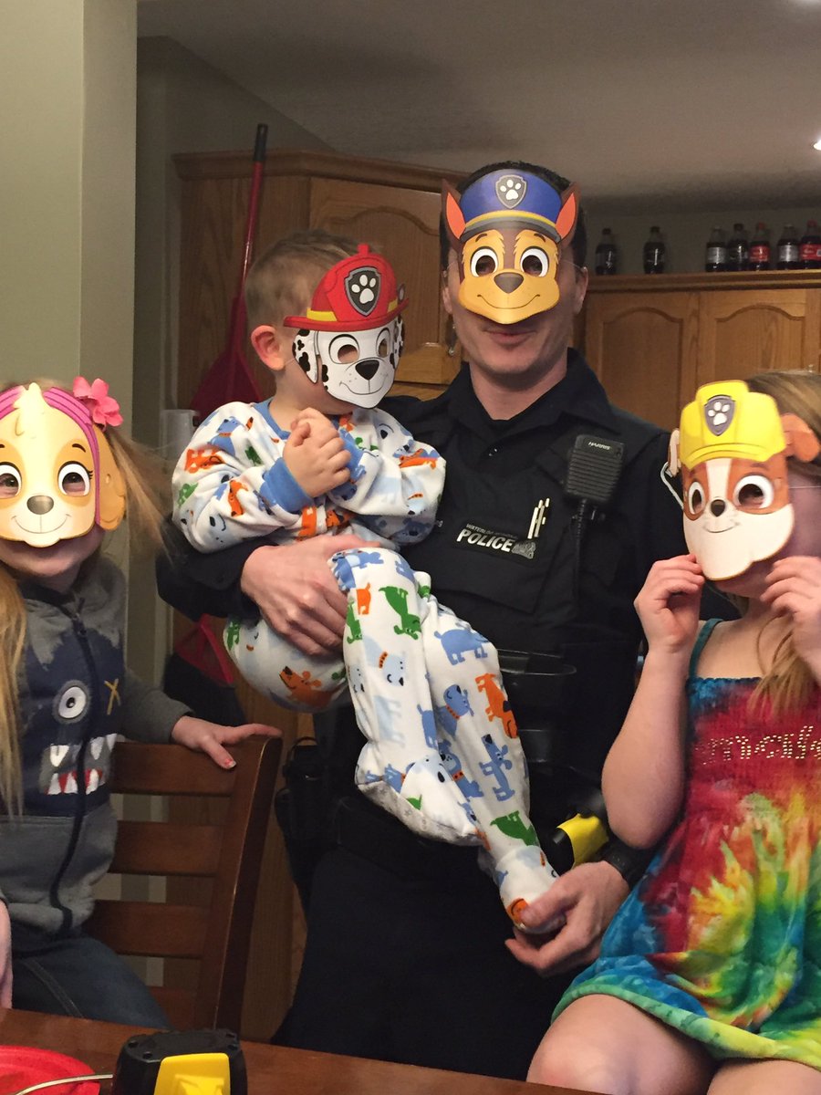 liljay_1's tweet photo. @WRPSToday Thanks officer, for stopping in for this little guy's birthday!!  #communitycontact #pawpatrol https://t.co/lGl2gOuEkP