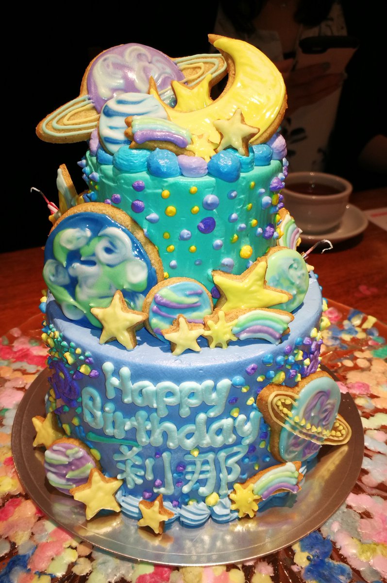 あづ美 刹那誕生祝いツアーその3 刹那のお誕生日祝い特注ケーキ 夢の二段ケーキ ハミングバーズヒルのケーキ は本当に可愛くて いつかここのケーキを注文するのが目標だった 宇宙をイメージした青ケーキ 刹那生誕祭17 刹那 F セイエイ生誕祭