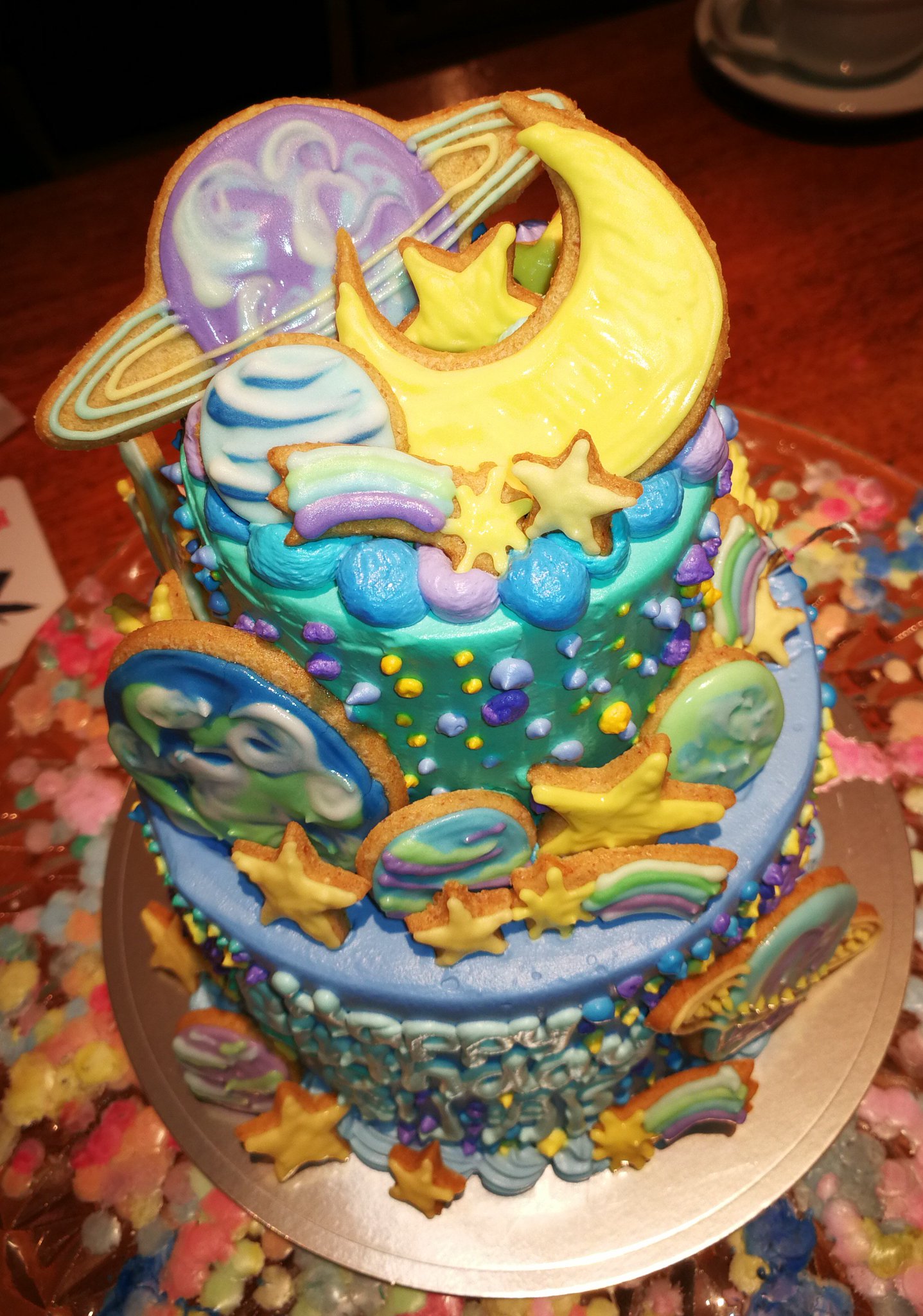 あづ美 刹那誕生祝いツアーその3 刹那のお誕生日祝い特注ケーキ 夢の二段ケーキ ハミングバーズヒルのケーキ は本当に可愛くて いつかここのケーキを注文するのが目標だった 宇宙をイメージした青ケーキ 刹那生誕祭17 刹那 F セイエイ生誕祭