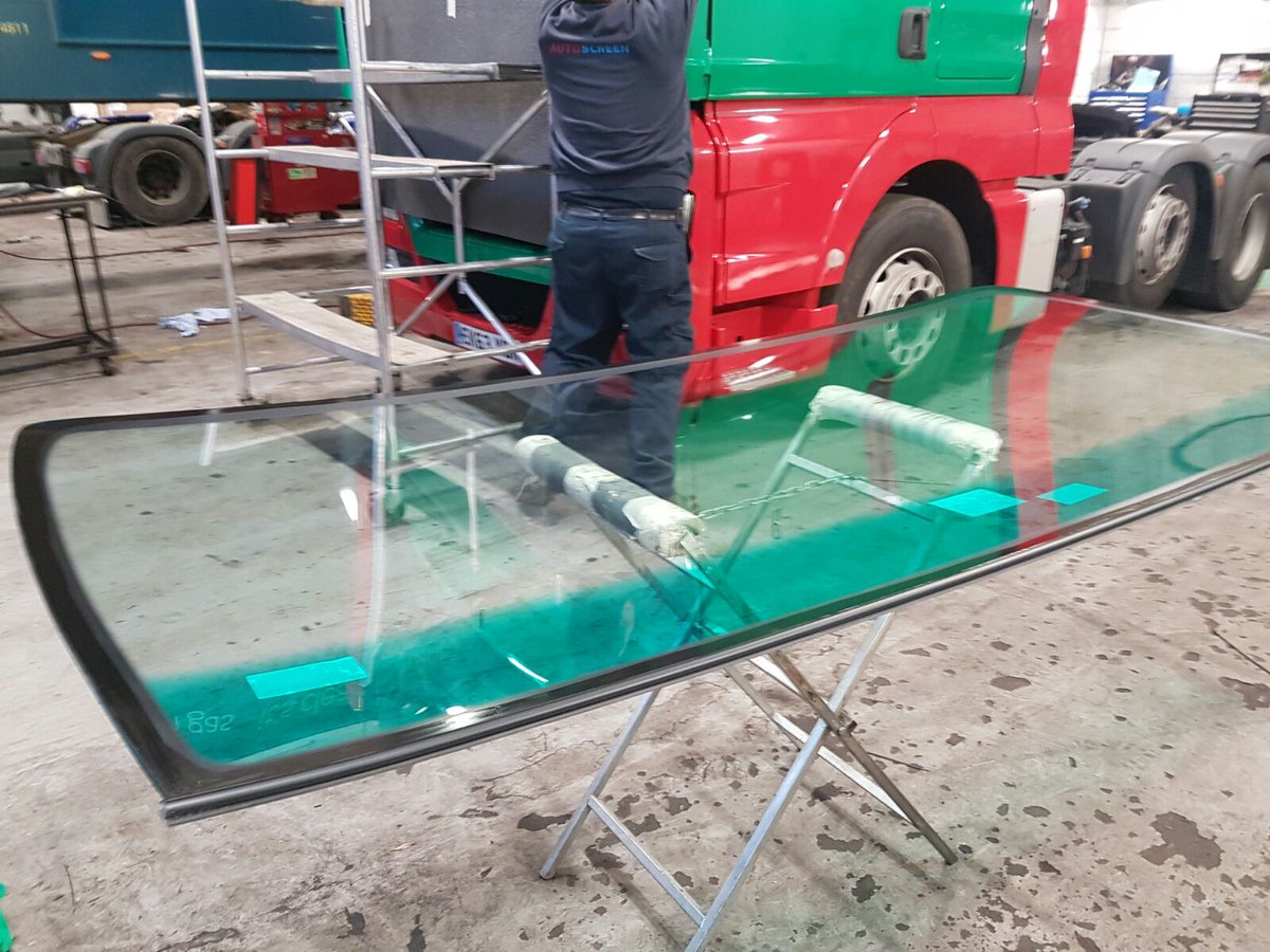AutoscreenUK's tweet photo. Do you have comprehensive insurance? Produce your certificate of insurance at the time of the repair! 👌🏻 Available 24/7 #windscreenrepairs https://t.co/9dImabKAY1
