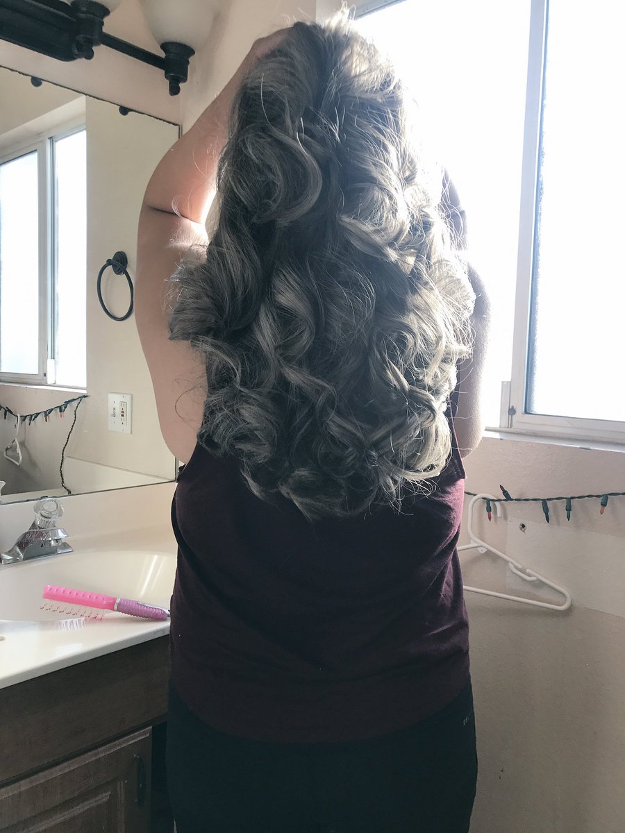 lxll08's tweet photo. After years finally chopped off half of my hair & no more blonde ๐ญ #hellogrey ๐ https://t.co/oA4sK0LmGb