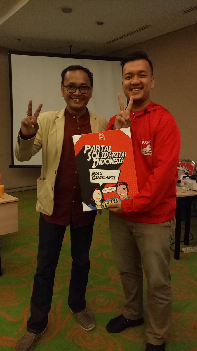 Riau 100%. Dapat bonus poster dari DPP <a href="/psi_id/">DPP PSI</a>. Narsis bareng <a href="/GunRomli/">Mohamad Guntur Romli</a> dulu.