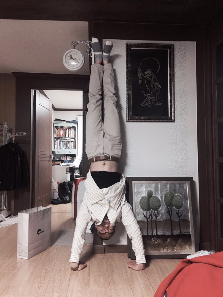 ssaribi's tweet photo. <효도하고 나라구하자.>부모님, 할아버지 할머님을 설득해주세요. 어깨주무르고 토닥토닥~나라를 구하는 독립운동하는 심정으로 나서주세요. 청래당이 앞장섭니다. 정말 어럽게 설득했다면 엄지척하고 물구나무 서세요. https://t.co/hmaBHW7jLz