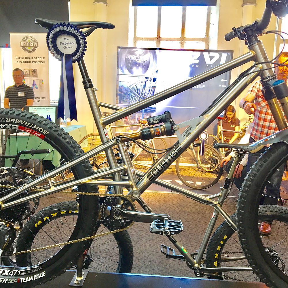 Another of the two steel bikes on my shortlist is this gorgeous @curtisbikes full bounce I saw at @bespokeduk. No Carbon for me next time. …