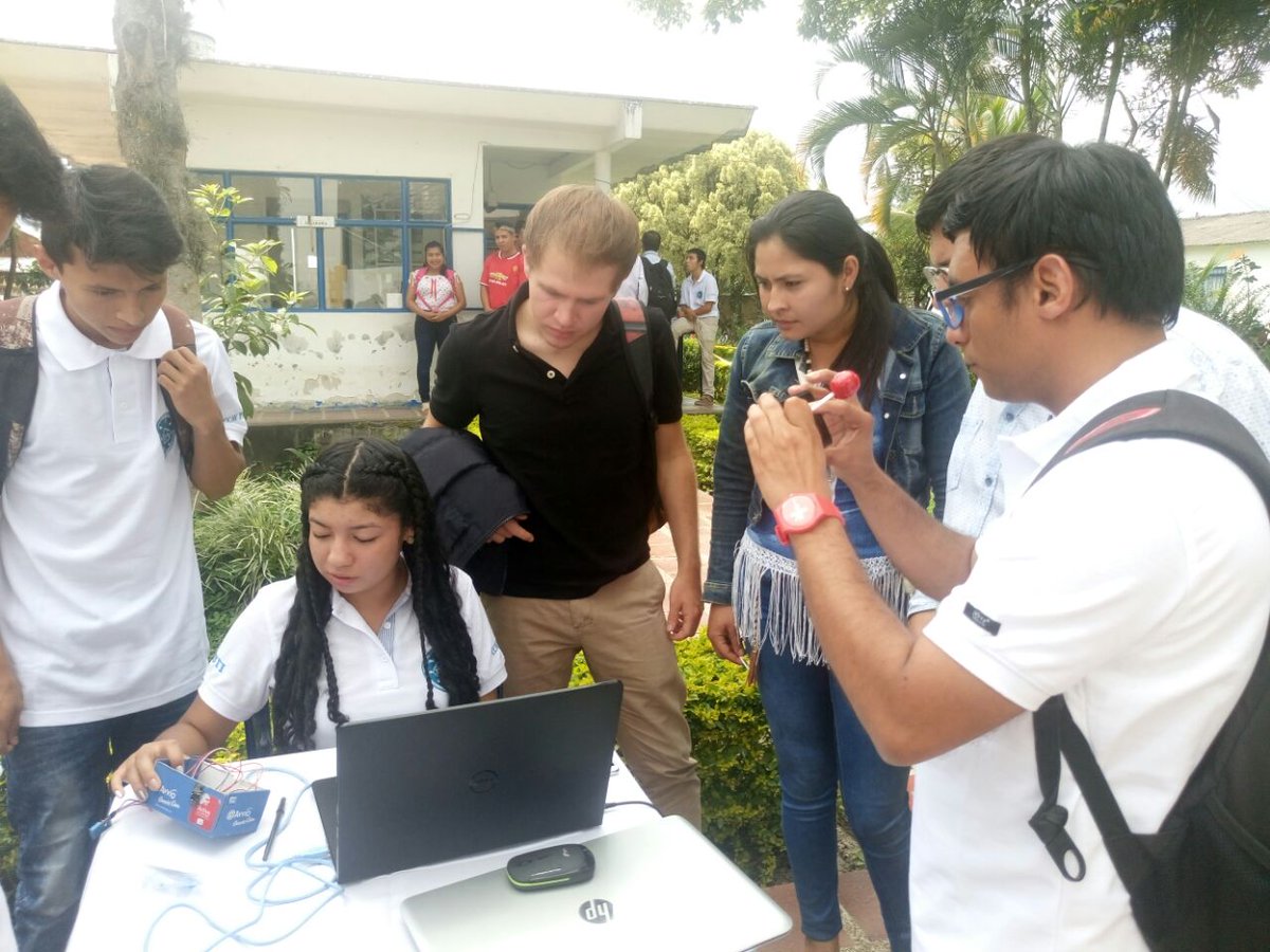cmarceladiazs's tweet photo. Estudiantes @SIoTec_UNAD de I semestre con proyecto medición de humedad y temperatura ambiental #iotday  @UniversidadUNAD @unadpitalito https://t.co/dCE3BNBR6K