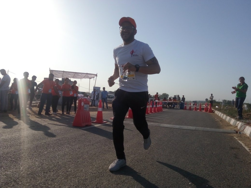 gurjusjit's tweet photo. Star of #Chandigarh #marathon @Oye_Protein at half way mark. A great personality and warm humble human being. https://t.co/MUzrsskYyf