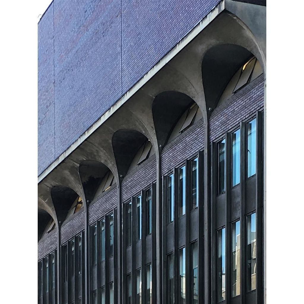 YoniCreatives's tweet photo. Scoop #designthinking #cladding #engineering #structure #architecture #curves #boolean #booleanoperations #geometr… https://t.co/ip8MhI6U4z https://t.co/C0BbxOB5ug