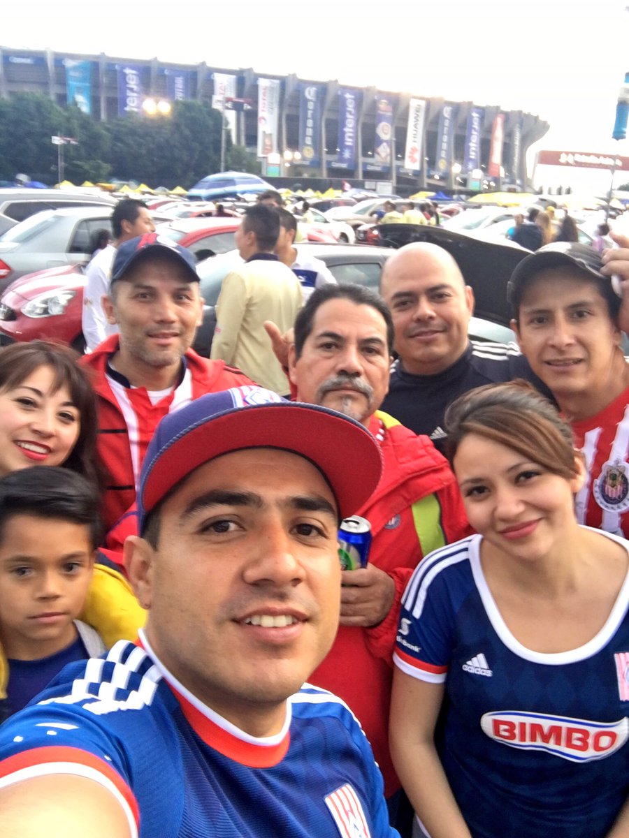 MParedes23's tweet photo. #ChivasEnTDN toda la pandilla chiva!!! https://t.co/3BM9Yun2CK