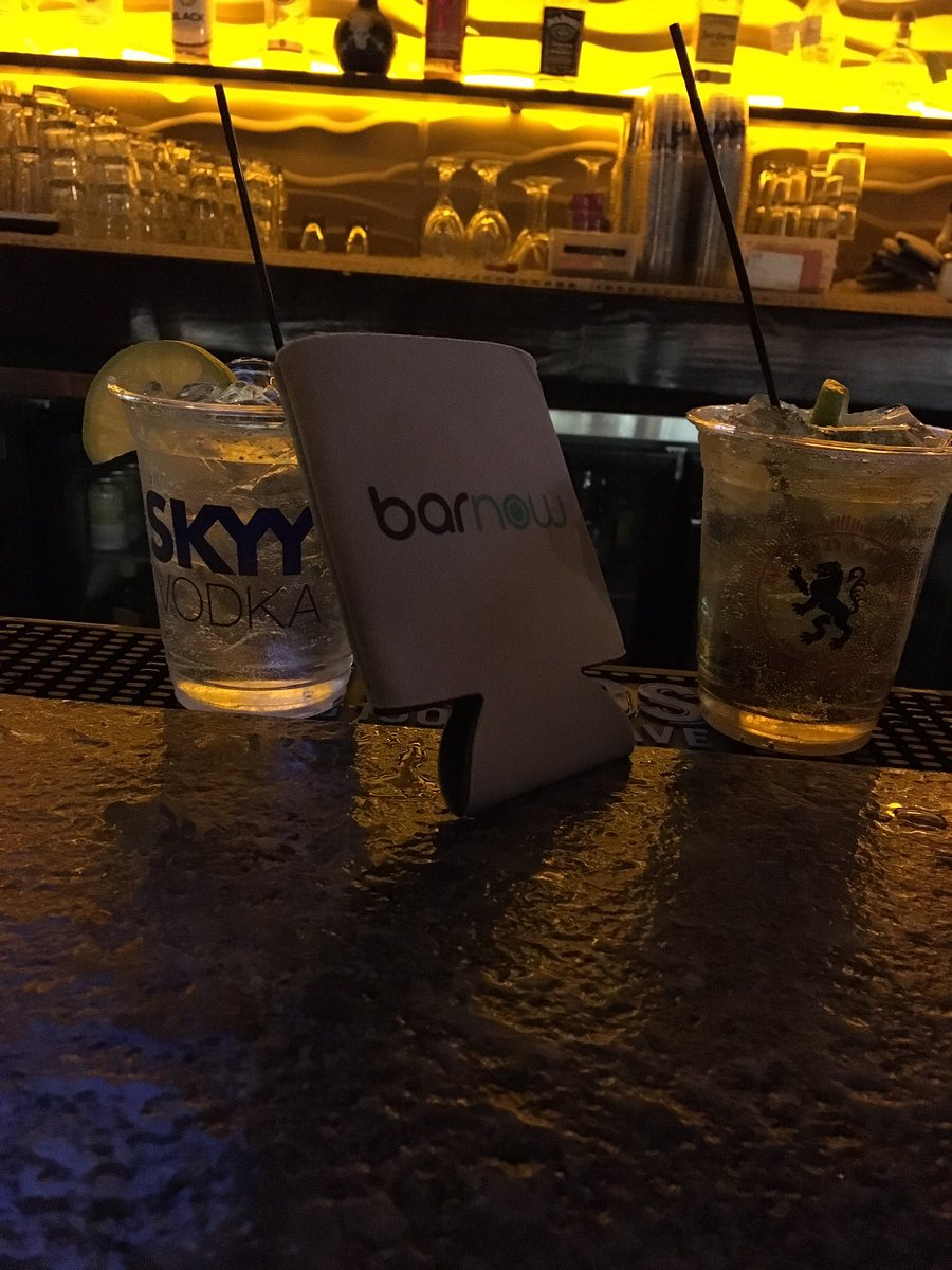 BarNowApp's tweet photo. Starting our night off @WoodfordAthens! #betherewhenithappens #campustour https://t.co/1NLMrhwm4Y