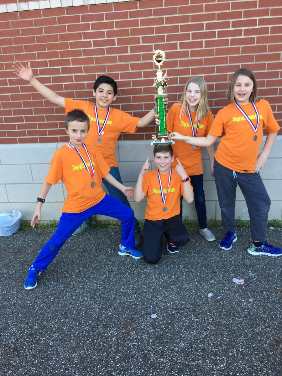 PDY_Schools's tweet photo. 3 Peeps and 2 Awesome Geniuses
Going to Globals!! #DIState #PantherPride https://t.co/k4bUIV6FLs