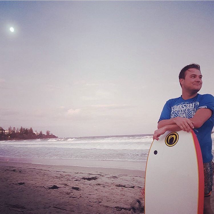 HunterMcClure's tweet photo. My cousin took this of me and I was not posing, but I sure do look posed. #surferpro https://t.co/FNA6aXhpro
