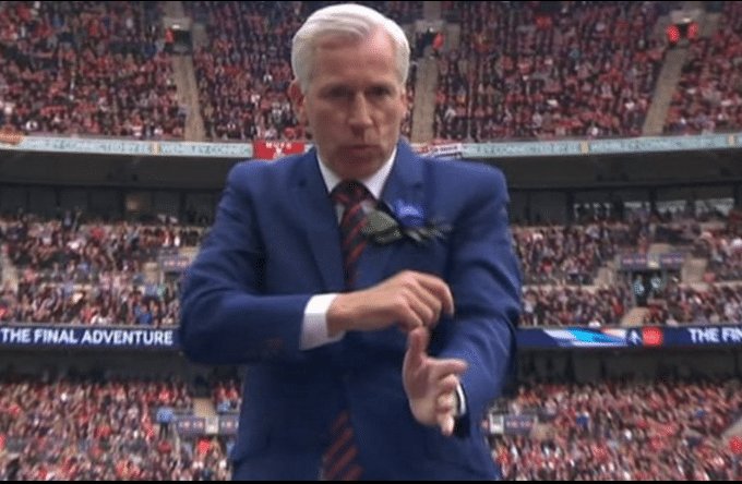 Fun4ULA's tweet image. Loks like Leicester must settle for Alan Pardew to replace Claudio Ranieri crwd.fr/2mq0q31