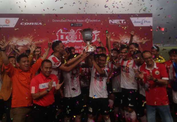 BoroUnity's tweet photo. Tepat 1th lalu #TrofeoPersija diadakan, lalu adakah tahun ini? @Persija_Jkt https://t.co/74rEtrCX0l