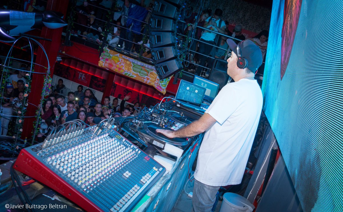 BuosStudio's tweet photo. @MovOriginal #10añosMO Bogota-Colombia.
Foto:@Javibuitrago89 @BuosStudio https://t.co/HZbpnJNbmY
