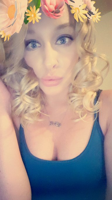 Snapchat love.. #selfie #feelingmyself https://t.co/65tWJDAWk4<a href="/tag/selfie"class="tags">#selfie</a><a href="/tag/feelingmyself"class="tags">#feelingmyself</a>