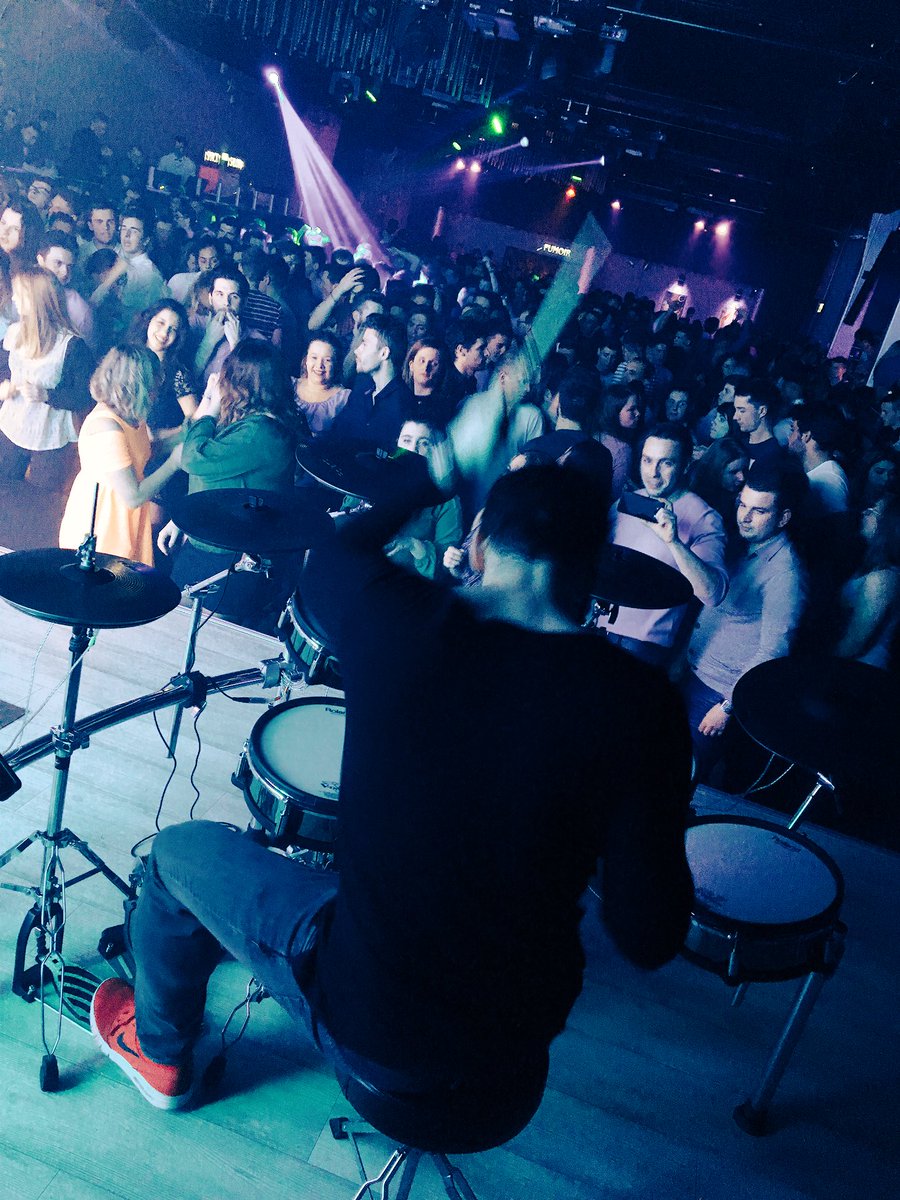 AcliseOfficial's tweet photo. @AdrienToma met le feu à La Scala Club (53) a Changé !! 🙌🏼 🔥 🔥 @PartyFunClub @Party_Fun @funradio_fr @ArtistsPlus @AFRENOY https://t.co/WgYPLRsbcr
