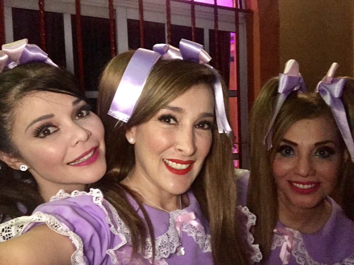 belytrevino's tweet photo. De fiesta 🎉 @anacelia_tv @Elizabeth_ZL https://t.co/rGBz9IFYYg