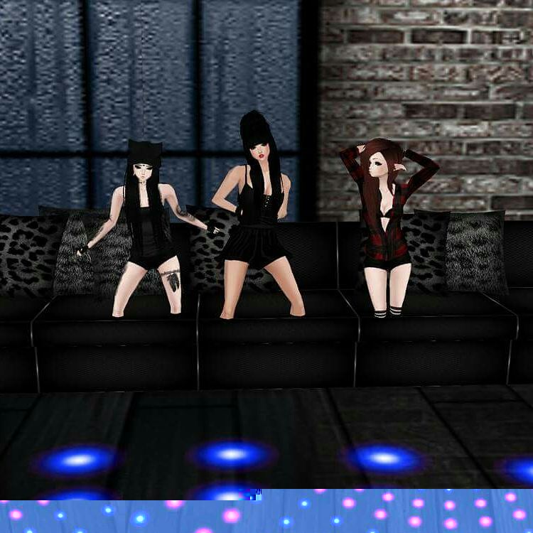 TheKrazy_YS's tweet photo. #GirlsNight @SophiaTKKModel @PinguIsUnique @_JackieAnderson @IMVU https://t.co/BPGM2xAlwU