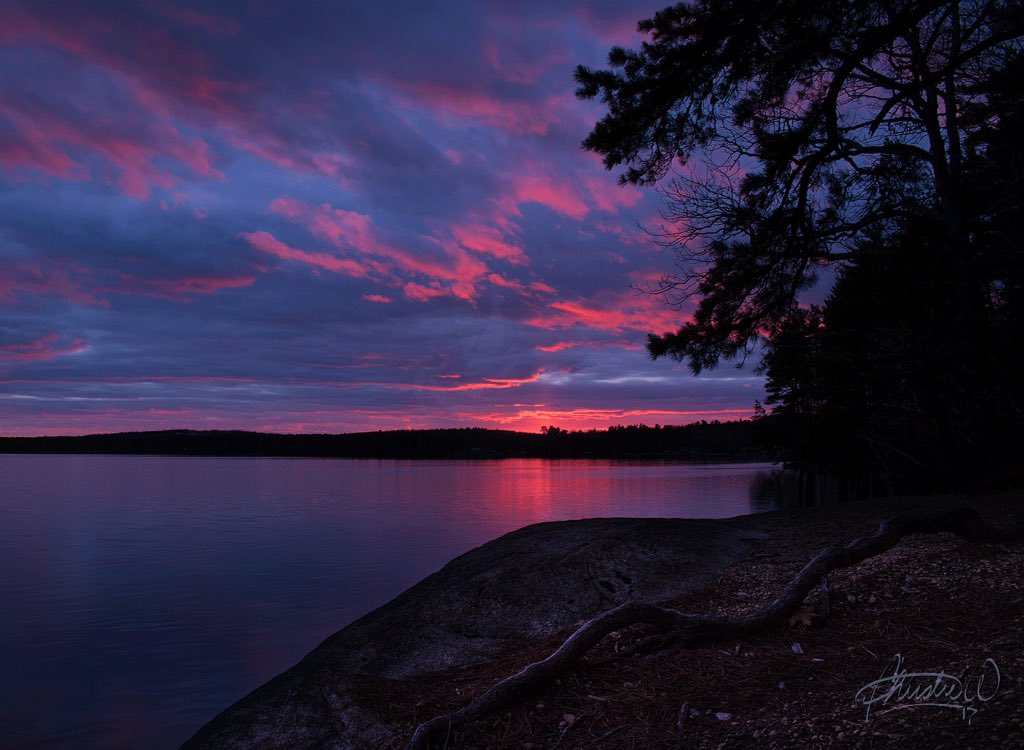 peaceofnaturecw's tweet photo. Tonight's #sunset. Sometimes the Energizer runs low and I forget to #recharge myself. #Nature is a surefire supercharge. #findthe3 https://t.co/XVTZT1LuNn