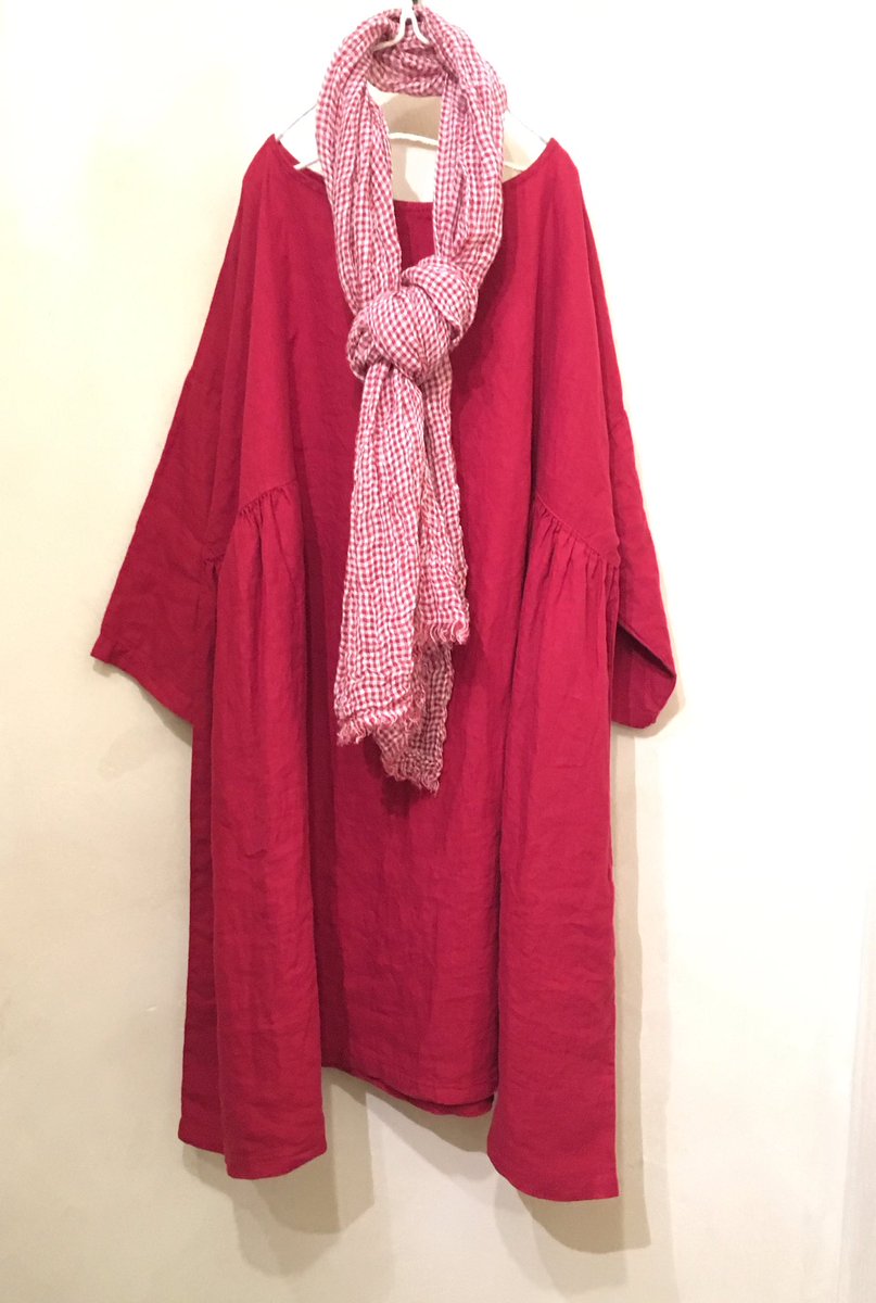 Nest Robe 吉祥寺店 Pa Twitter 人気のサイドギャザーチュニックの新色は落ち着いた赤色 オススメはギンガムチェックのストール合わせ 白いガーゼ地のワンピースを重ねたら爽やかさもプラスされ 初めての方でも取り入れやすいです Nestrobe ネストローブ