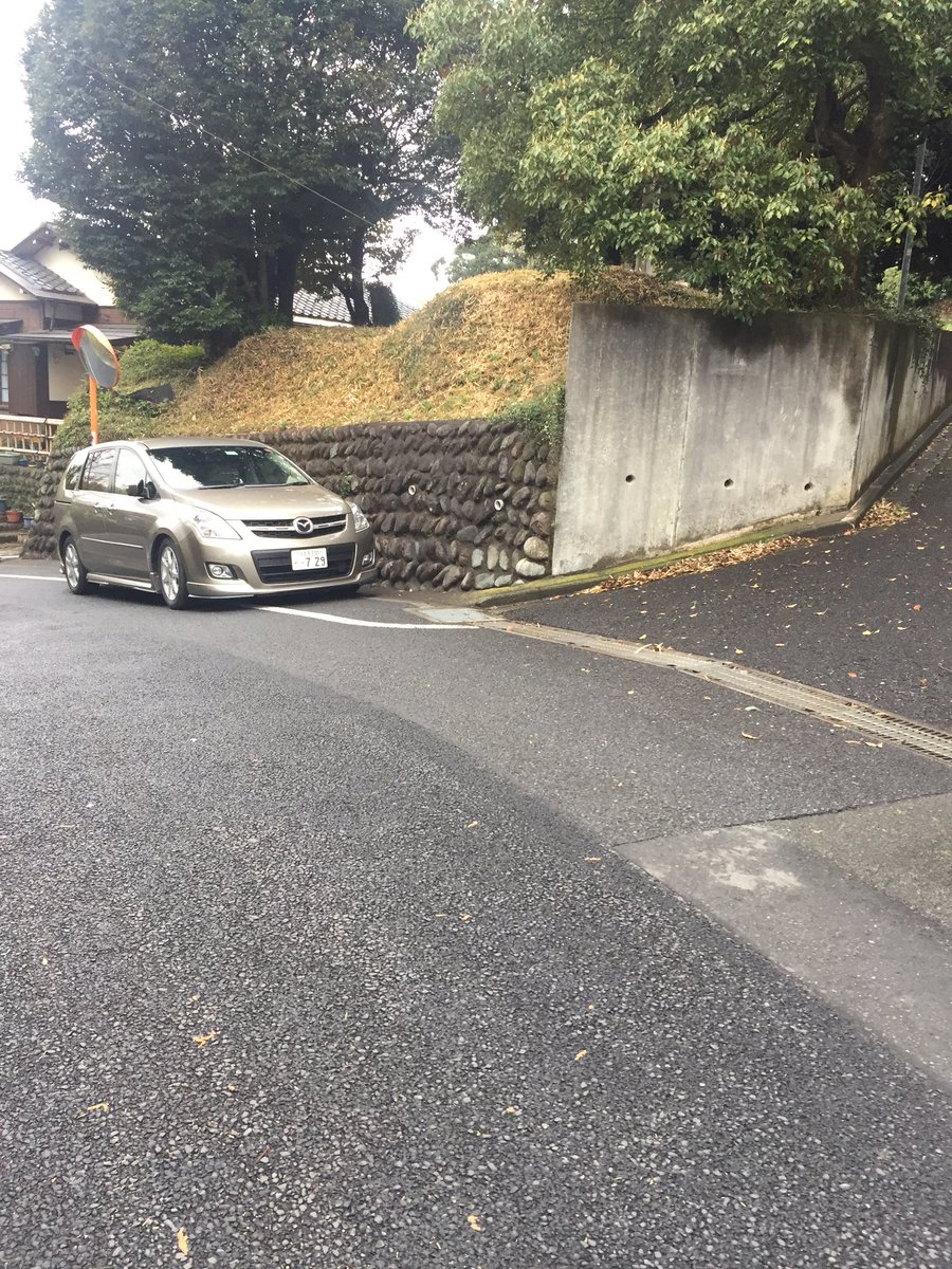 坂の頂上付近て駐車禁止ですよね。