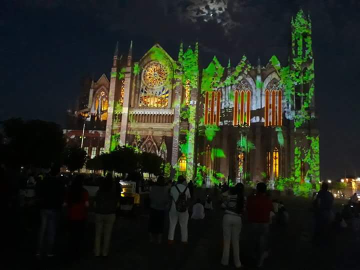 GloriaCan0's tweet photo. Vídeo Mapping "Memoria en Movimiento"  en Expiatorio a partir de hoy. #SemanaSanta y Pascua @turismo_leon @municipio_leon #TurismoLeón https://t.co/f9e6MYOTeX