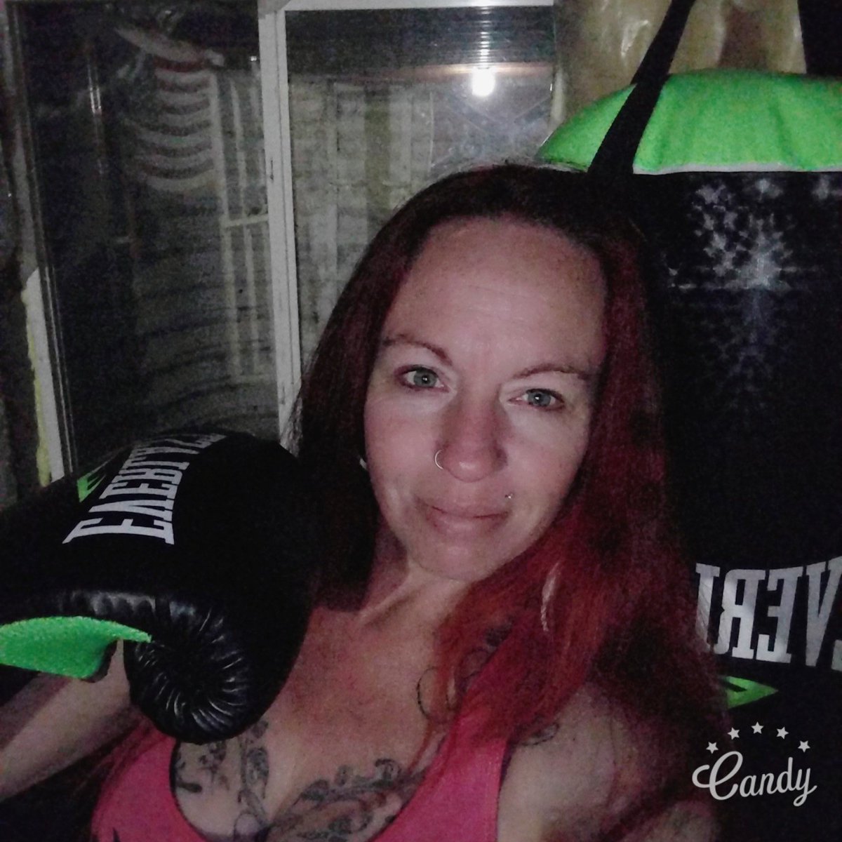 skullkitty42's tweet photo. #SaturdayNight #boxing my only #Outlet https://t.co/KnLPT1uMGt