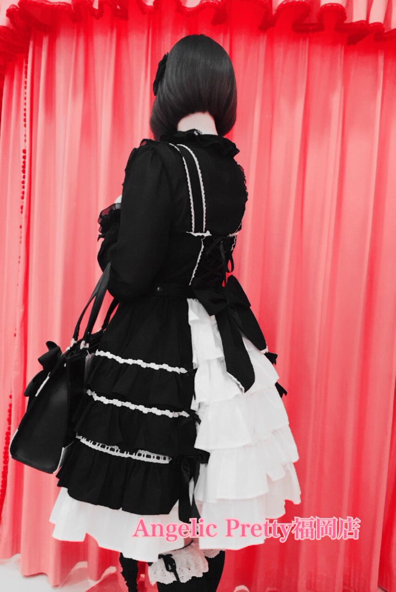 昨日発売のお嬢様クラシカルジャンパースカートの黒を着用してみました