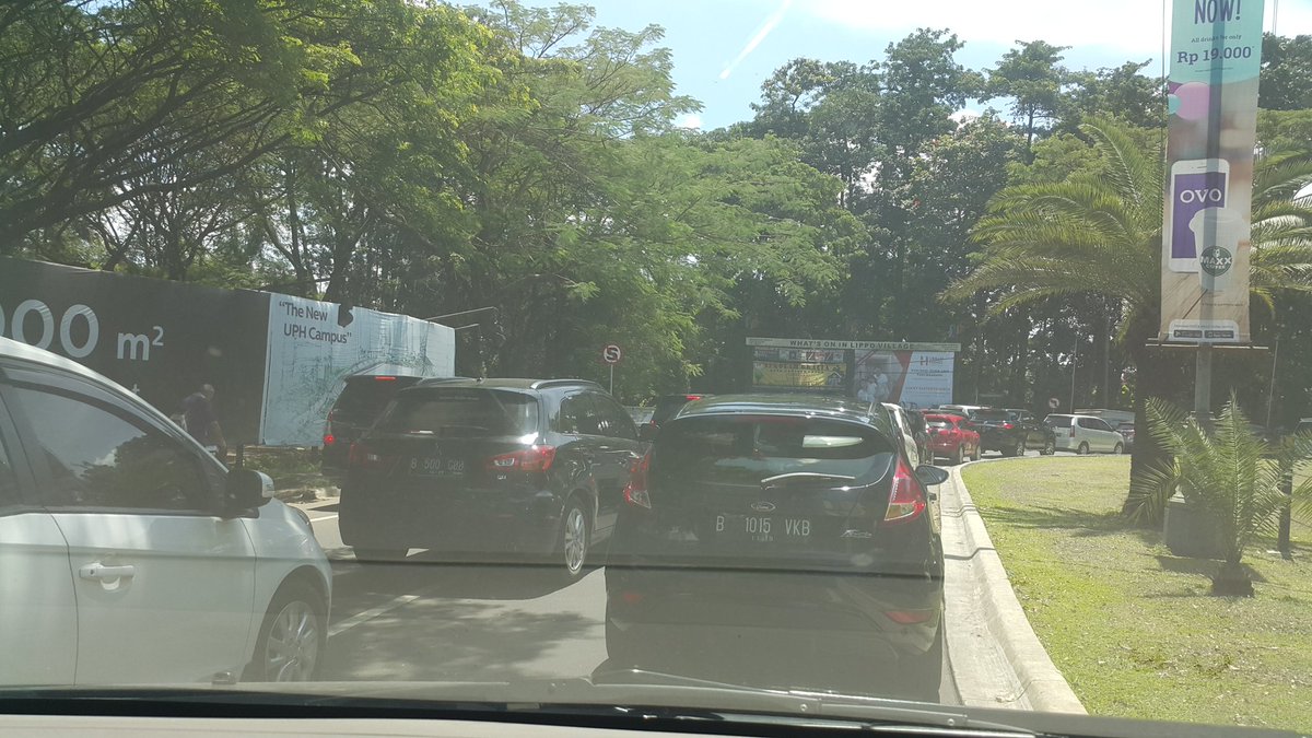 hlhandary's tweet photo. @PTJASAMARGA memindahkan kemacetan Tol Janger ke perumahan. Lippo Karawaci jam 1150 hr Minggu. https://t.co/j373losqMM