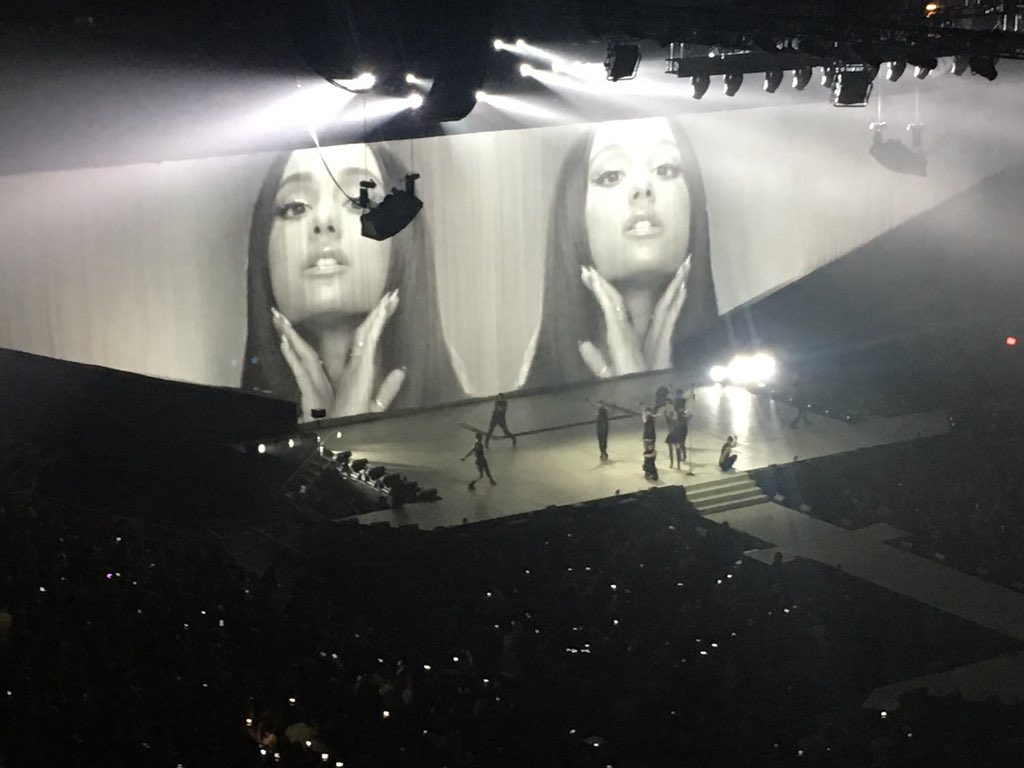 PinkElephantAri's tweet photo. @ArianaGrande Thank you for coming to Houston! Love yoy https://t.co/nUv5eiyA8m