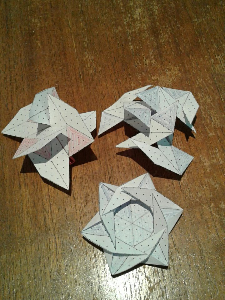 UpsideBackwards's tweet image. Thanks for retweeting that unfolding dodecahedron a while ago @GraphyJ 😊 #funwithpaper