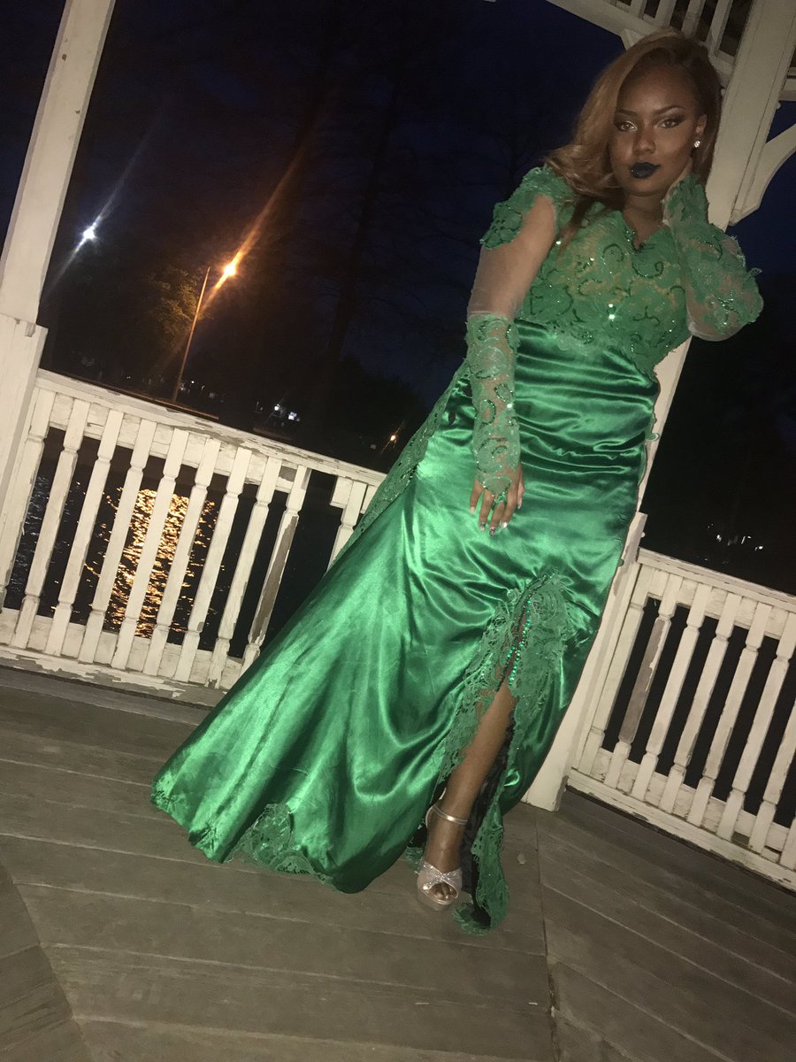 Xcepti0n_'s tweet photo. Better late than never #OHSoitslikethat #gameOVER #SlayForChelsea #prom2k17 https://t.co/obilRyLSGb